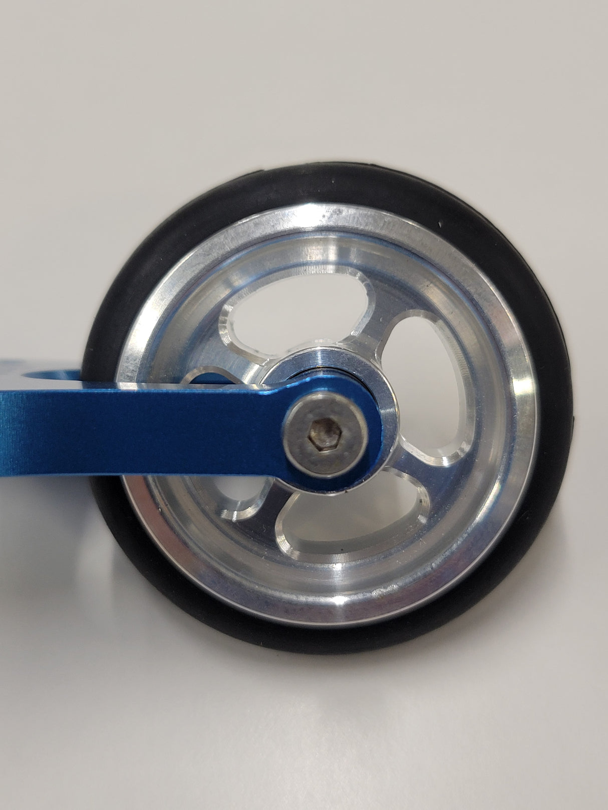 IRonManRc UNIVERSAL Wheelie Bar HORSESHOE w/ Mercedez WHEEL & TIRE * CANDY BLUE *