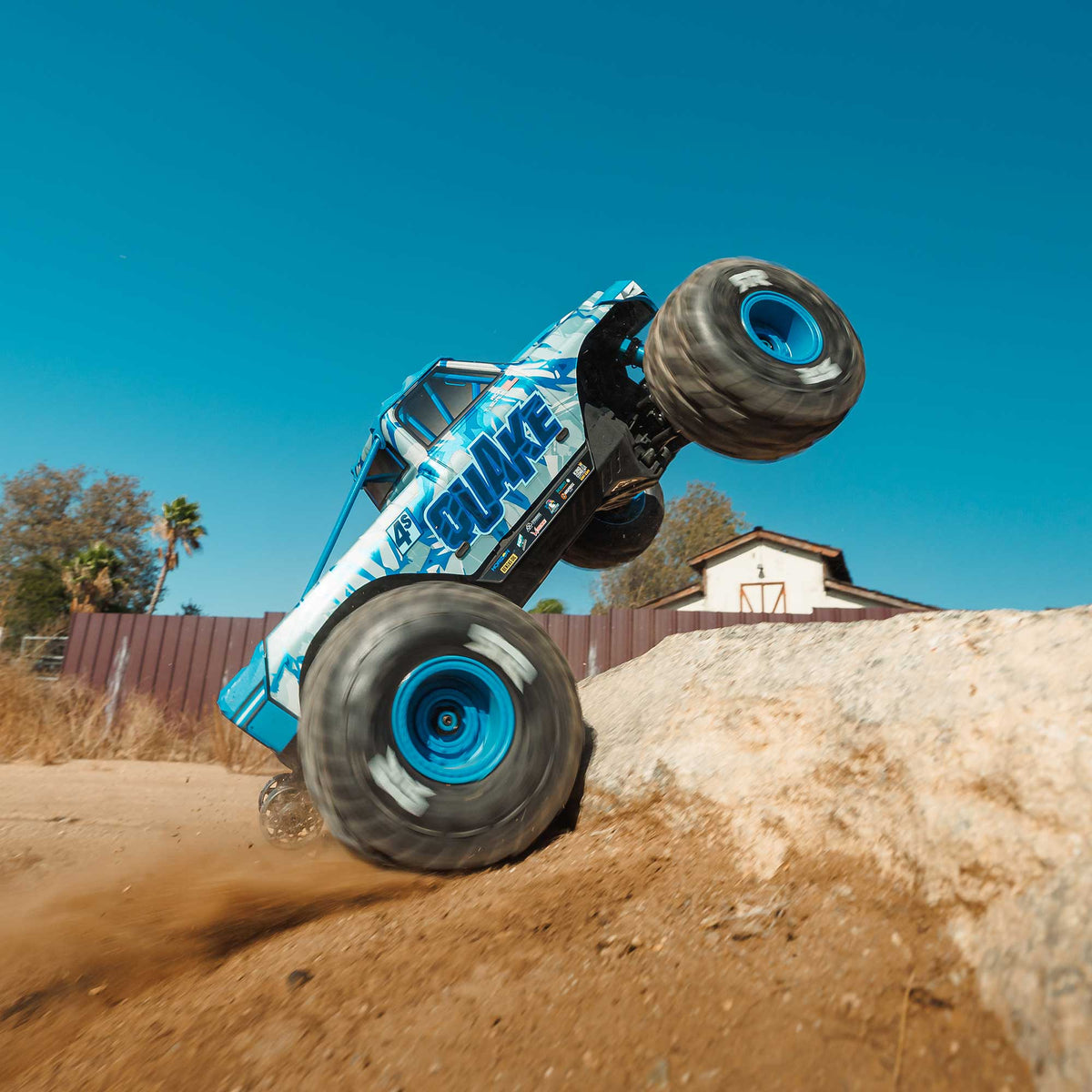 ARRMA ARA4437T2 Quake 4S DSC 1/8 4X4 RTR Brushless Monster Truck