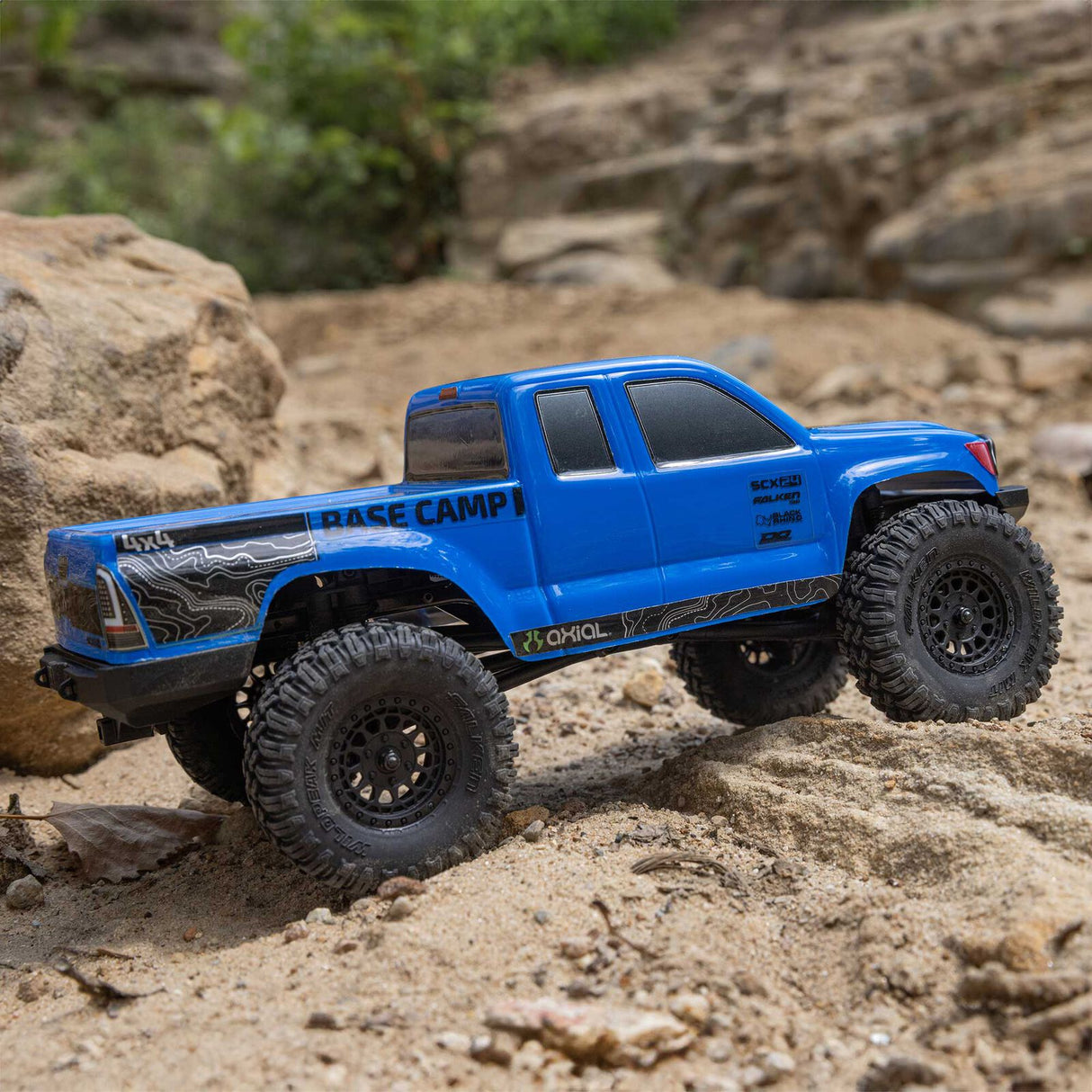 AXIAL 1/24 SCX24 Base Camp 4WD Rock Crawler Brushed RTR with Battery & Charger