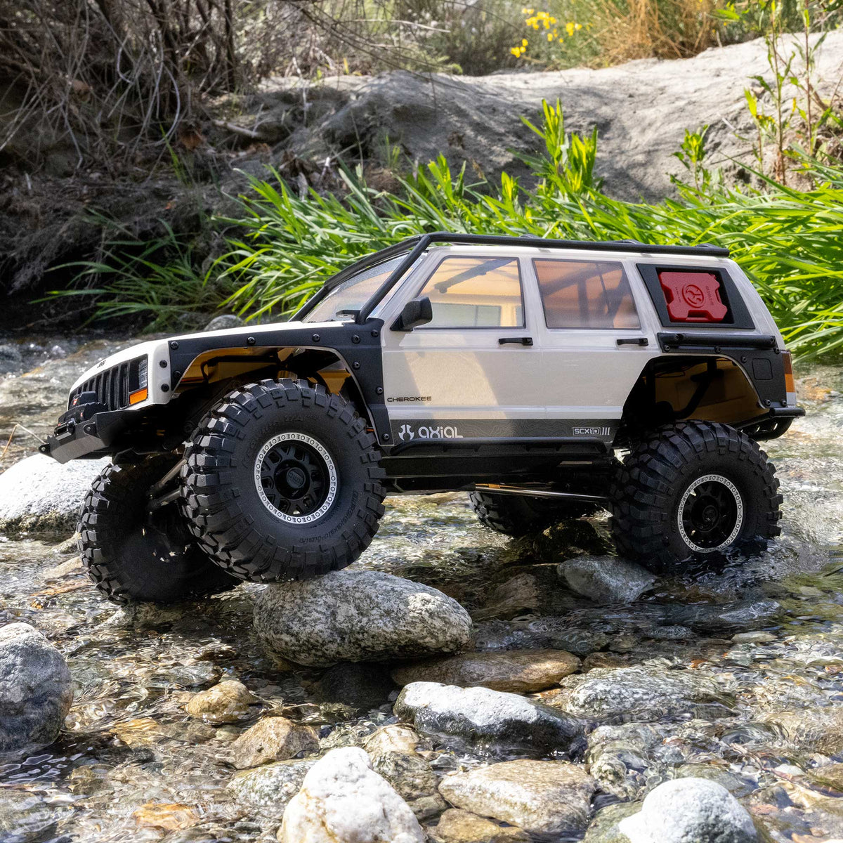Axial 1/10 SCX10 III Jeep Cherokee XJ 4X4 RTR Brushed Rock Crawler White