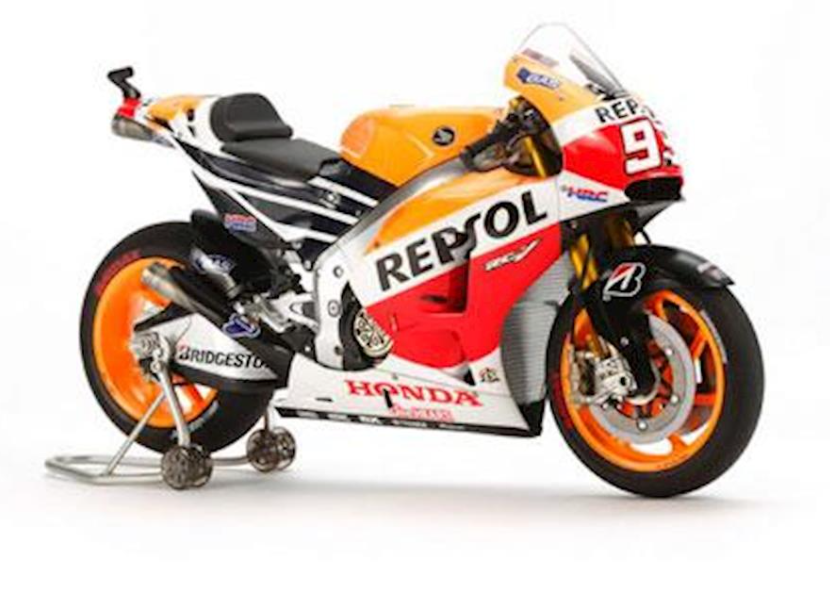 Tamiya 14130 1/12 Repsol Honda RC213V '14 Motorcycle Model Kit