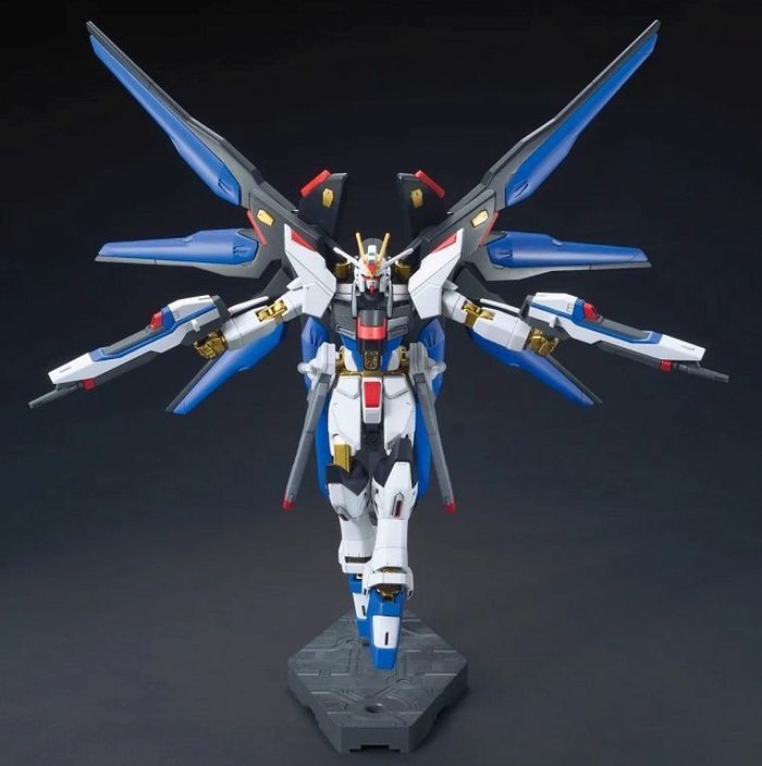 GUNDAM BAS2339488 HGCE ZGMF-X20A Strike Freedom Gundam "Gundam SEED Destiny" 1/144, Bandai