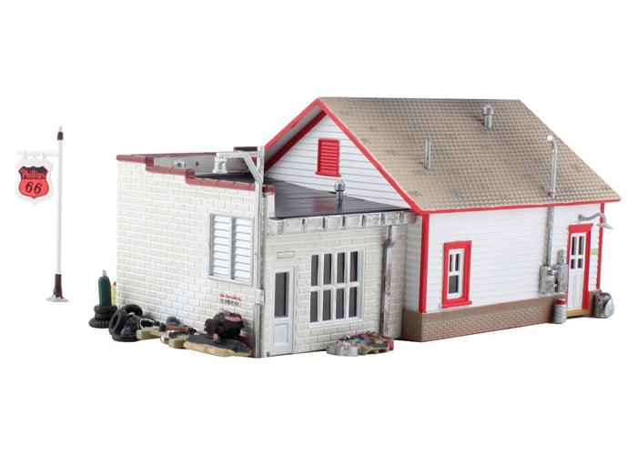 Woodland Scenics BR4922 N Fill'er Up & Fix'er Structure Built-&-Ready