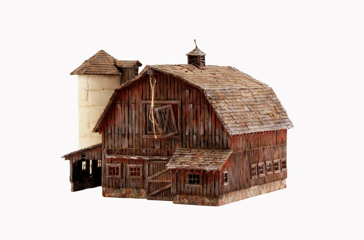 Woodland Scenics BR4932 N Old Weathered Barn N Structure Built-&-Ready