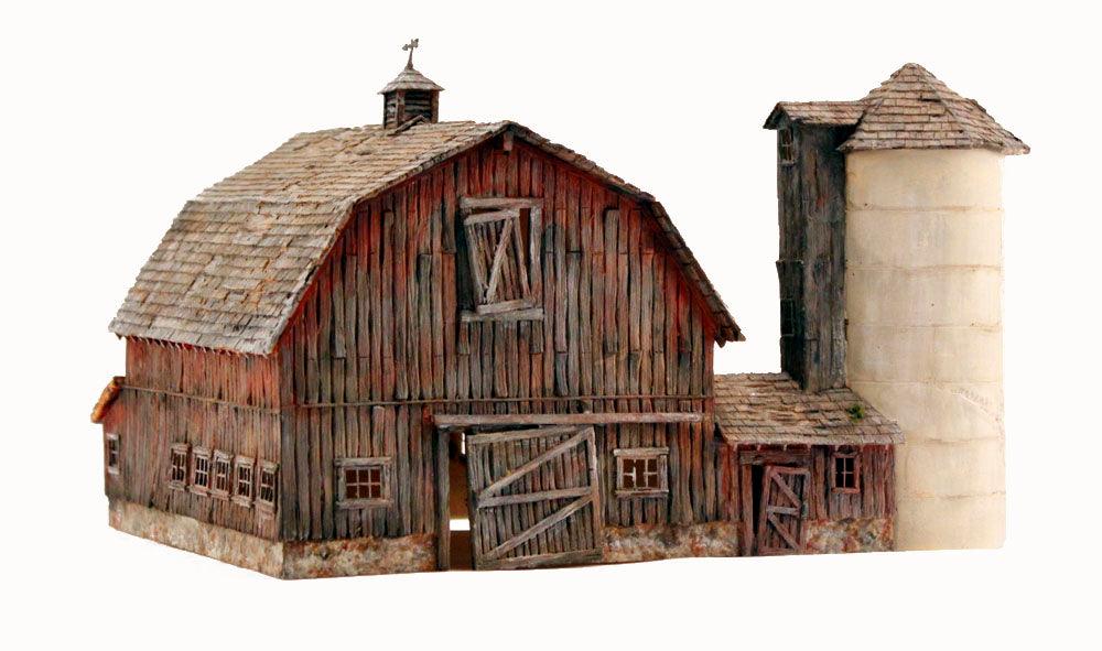 Woodland Scenics BR4932 N Old Weathered Barn N Structure Built-&-Ready