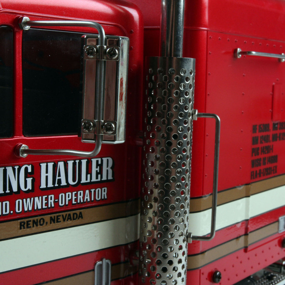 Tamiya TAM56301 1/14 King Hauler 10X8WD Semi Tractor Kit