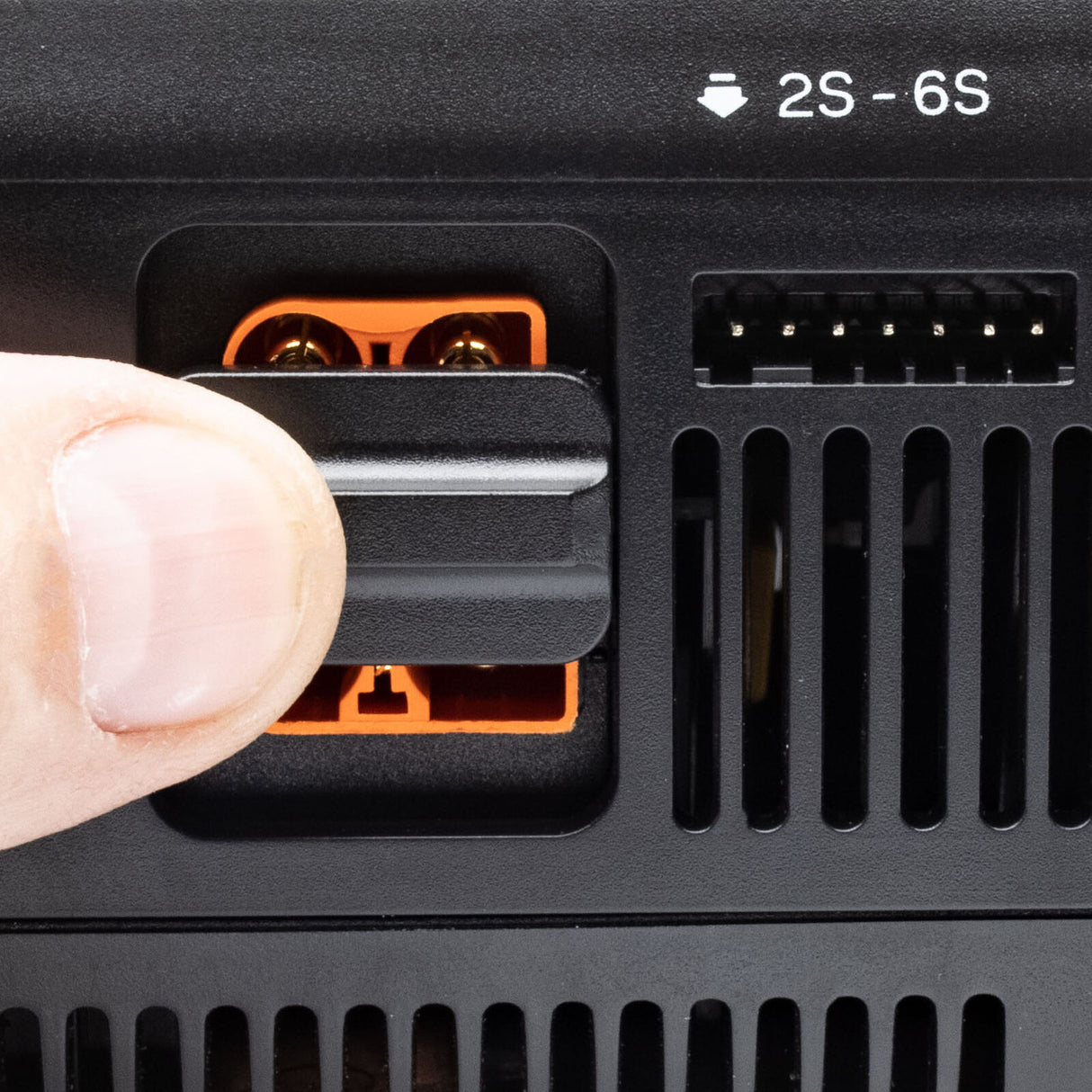 Chargeur intelligent Spektrum RC S1200 G2 AC LiPo (6S/15A/200W)