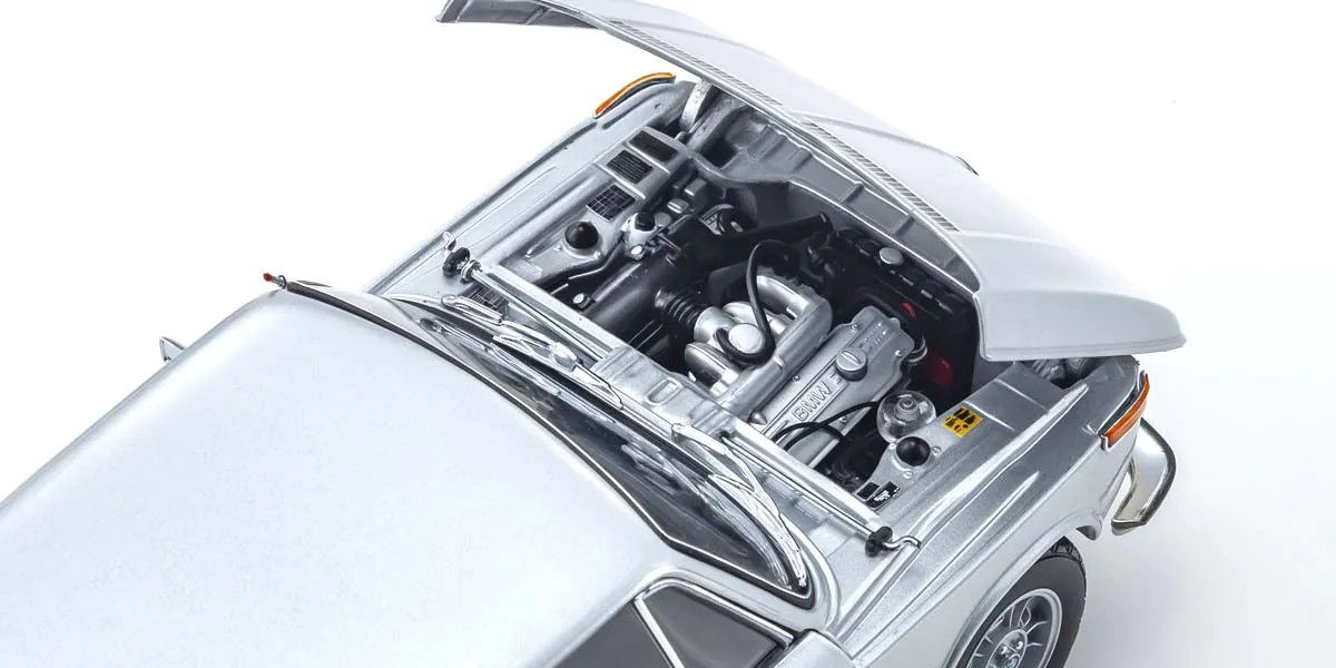 KYOSHO KYO08543S 1/18 Scale BMW 2002 Tii Silver Model Diecast Car
