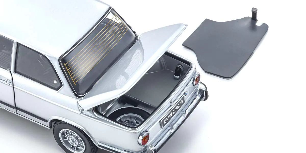KYOSHO KYO08543S 1/18 Scale BMW 2002 Tii Silver Model Diecast Car