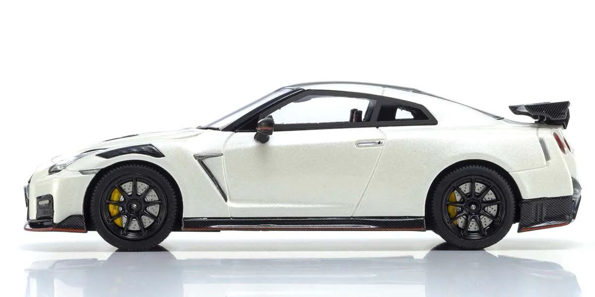 KYOSHO KYOKSR43108W 1/43 Scale Nissan GT-R NISMO 2022 Diecast Car (White)
