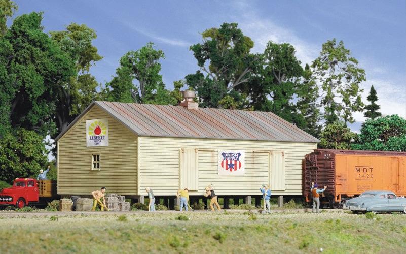 Walthers 933-3529 Ho Storage Shed on Pilings Kit