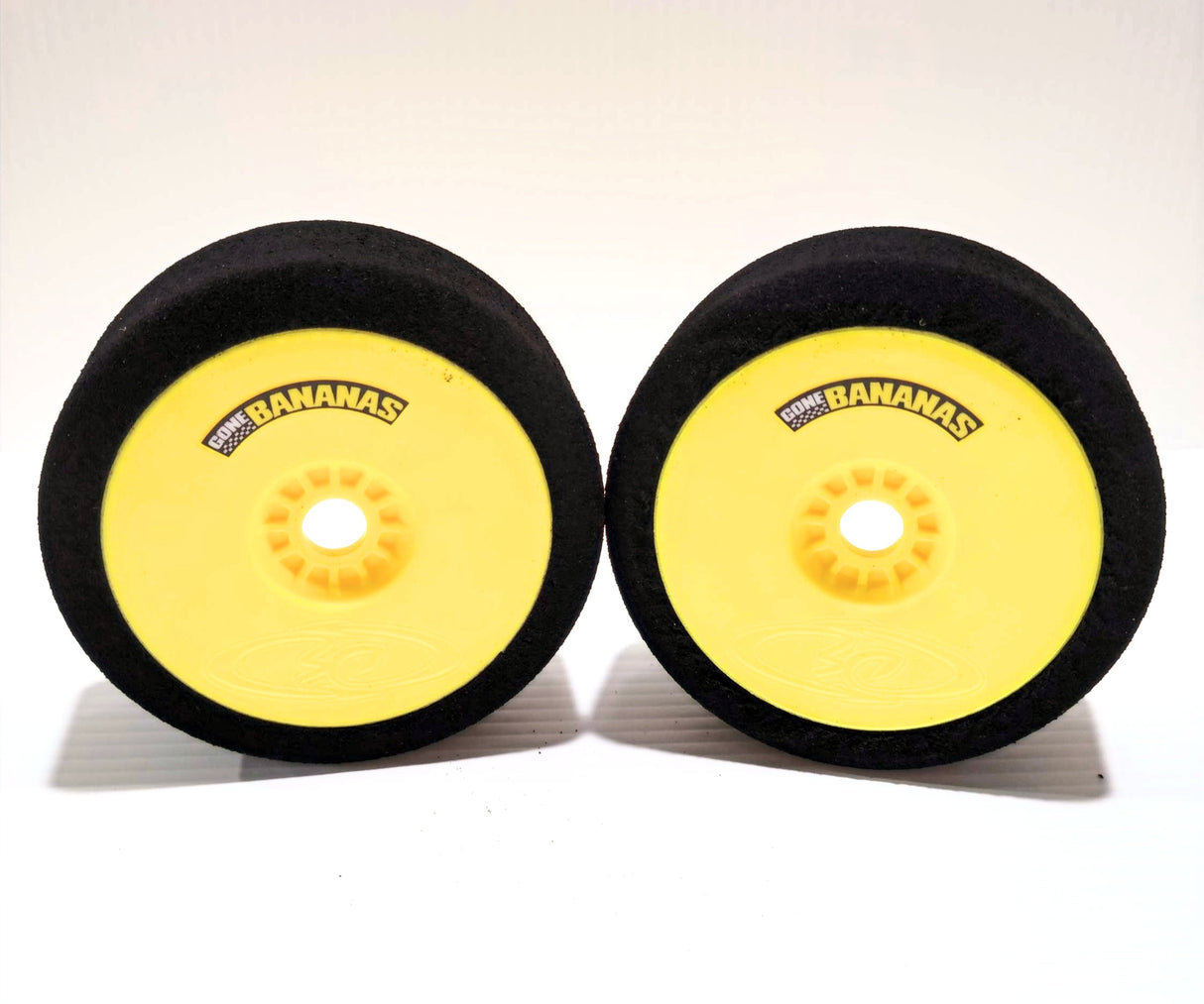 GONE BANANAS DRAG RACING MOUSSES AVEC JANTES JAUNES 30 SHORE