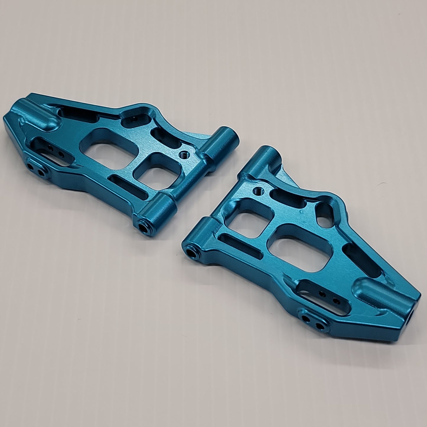 IRonManRc Hobao Vte2 Front Aluminum Lower A-Arms * Baby Blue *