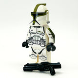 Olive Clone Trooper (Olive, P1) Minifig