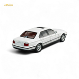 DCM BMW E38 740iL 1:64