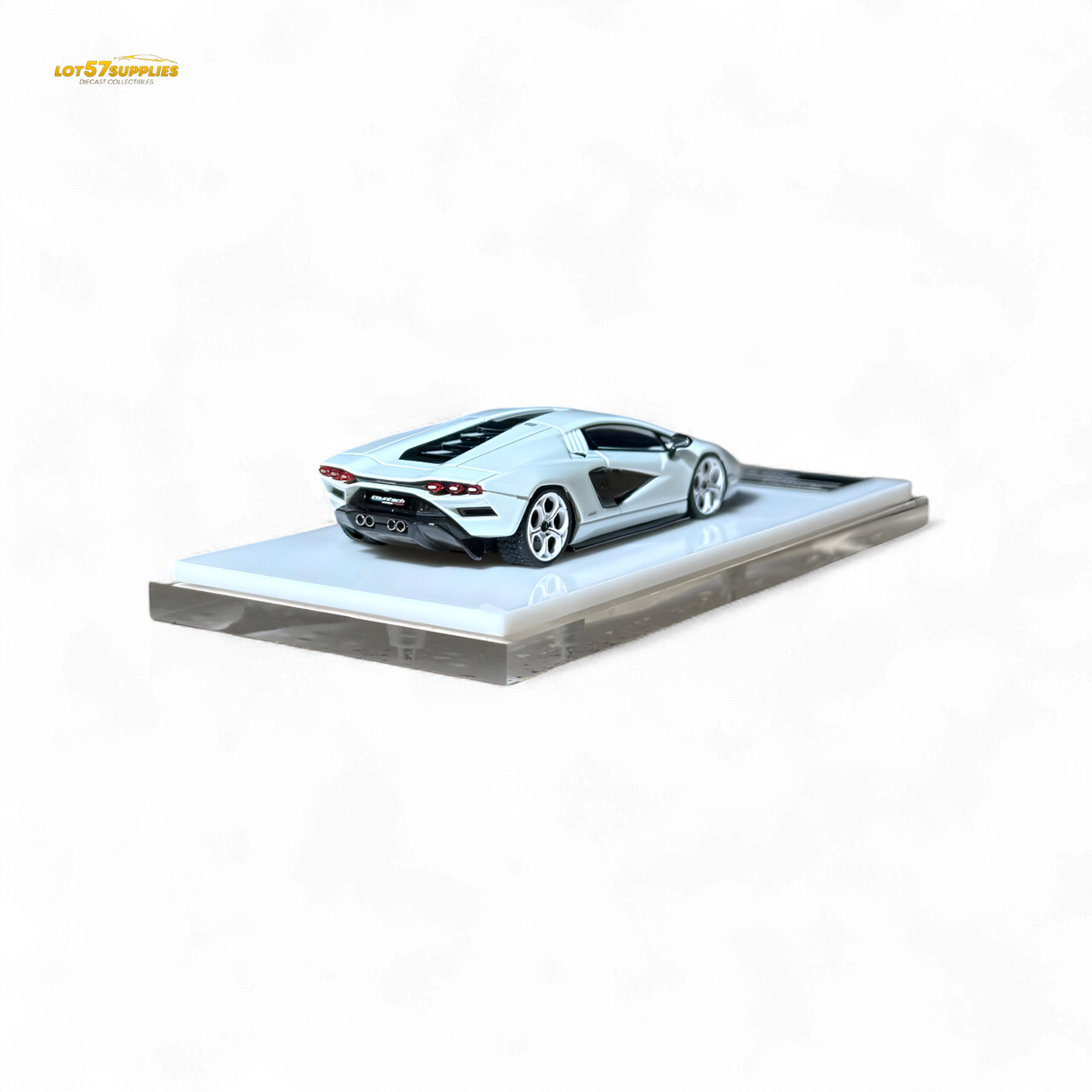 Fuelme Model Lamborghini Countach LPI 800-4 Bianco Siderale 1:64
