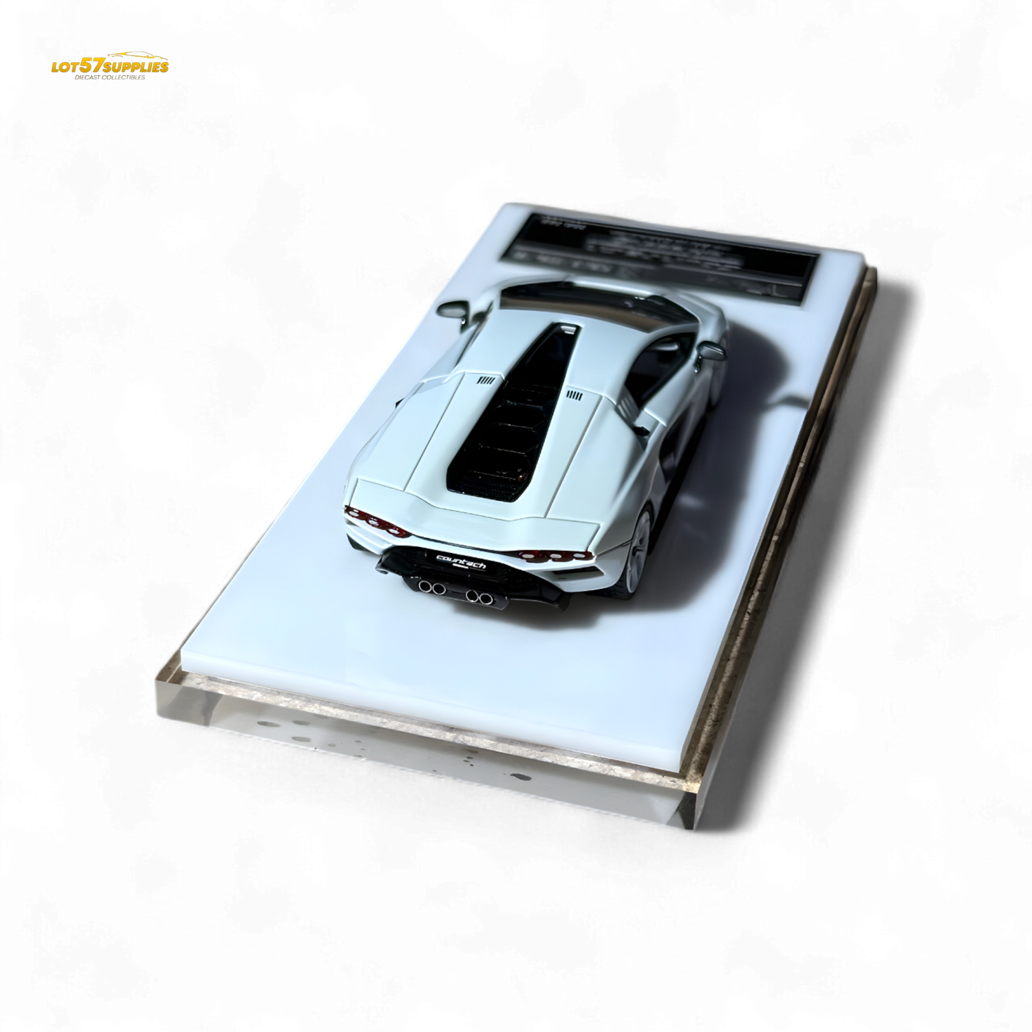 Fuelme Model Lamborghini Countach LPI 800-4 Bianco Siderale 1:64