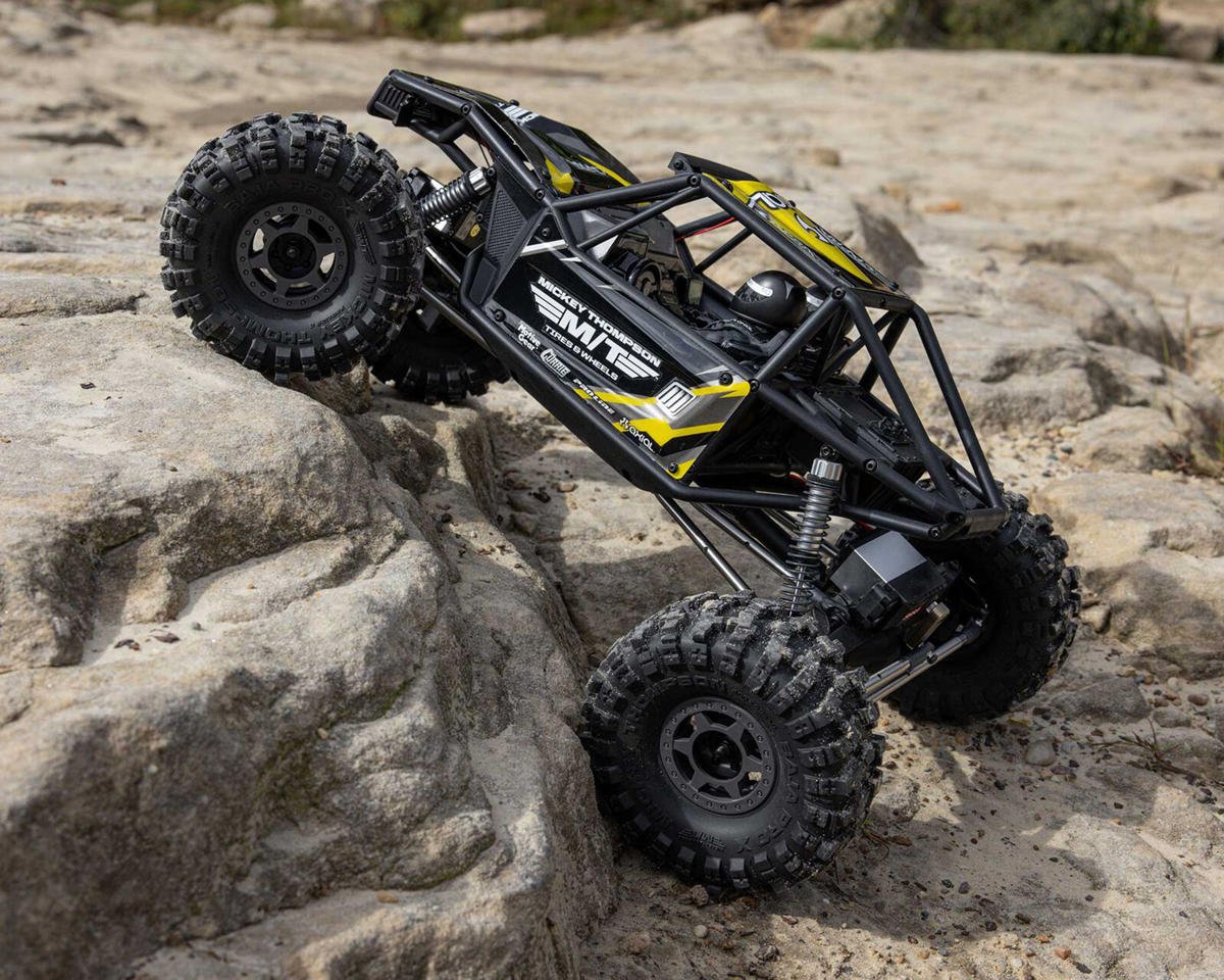 Axial UTB10 AXI-1543T2 Capra 1.9 4WS Unlimited Trail Buggy 1/10 RTR 4WD Rock Crawler (Yellow)