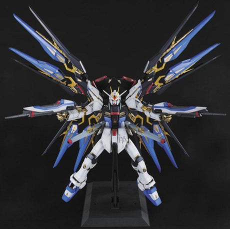 GUNDAM BAN2251374 PG ZGMF-X20A Strike Freedom Gundam "Mobile Suit Gundam SEED" 1/60, Bandai