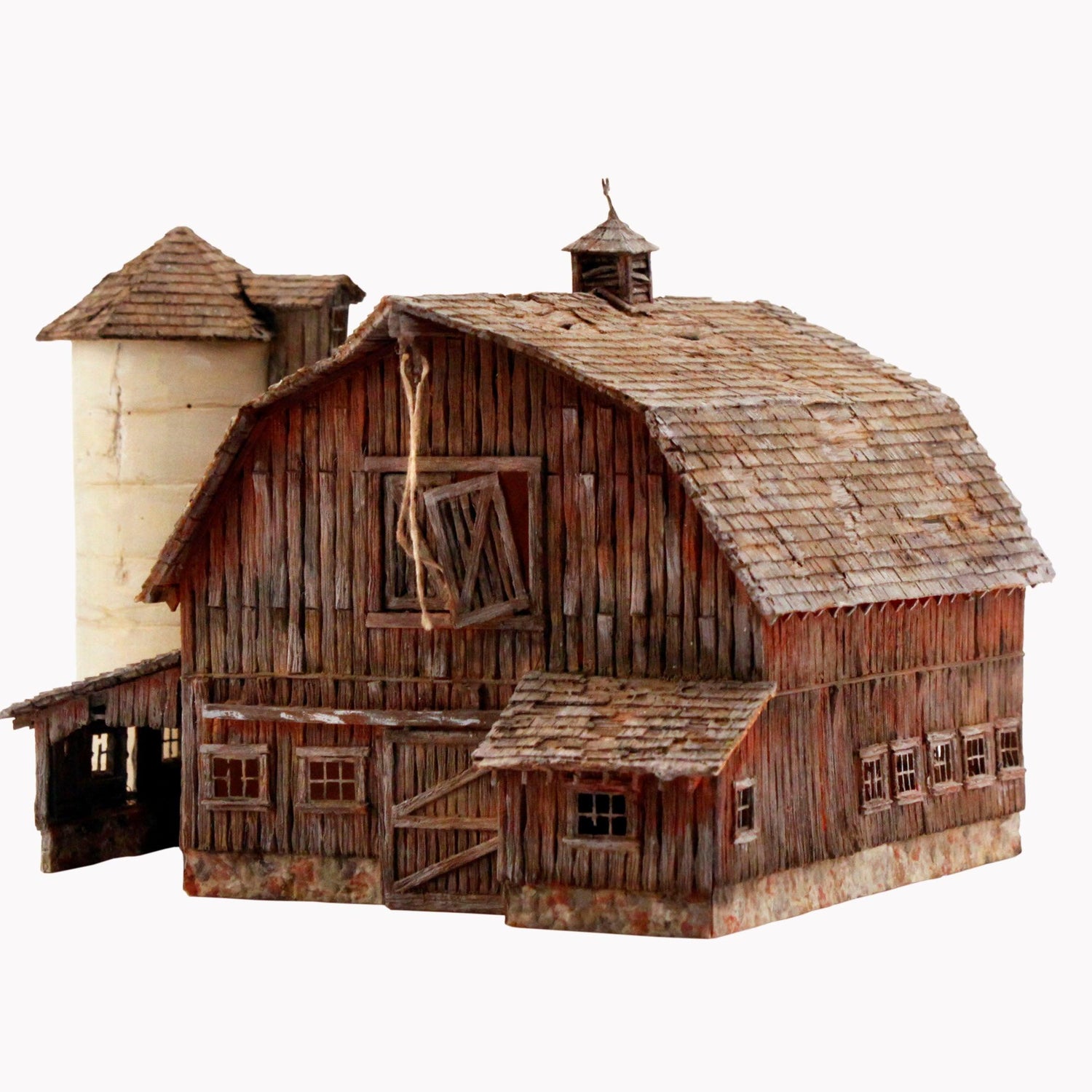 Woodland Scenics BR4932 N Old Weathered Barn N Structure  Built-&-Ready