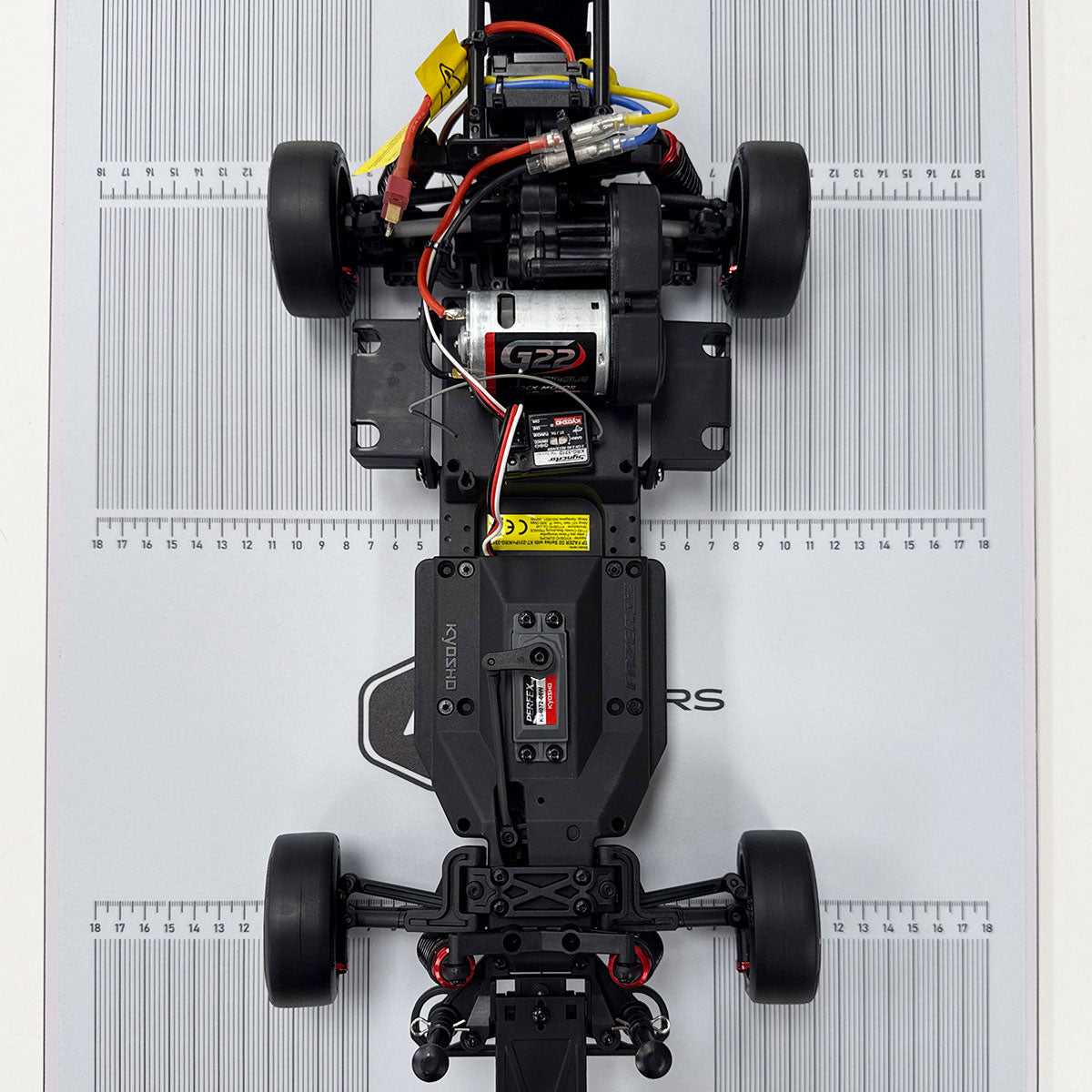 Racers Edge RCEPRO2700 Pit Set Up Board for 1/10, 1/8 Buggy & On Road Car, 400x480mm, Extra Lighweight with Plastic Decal