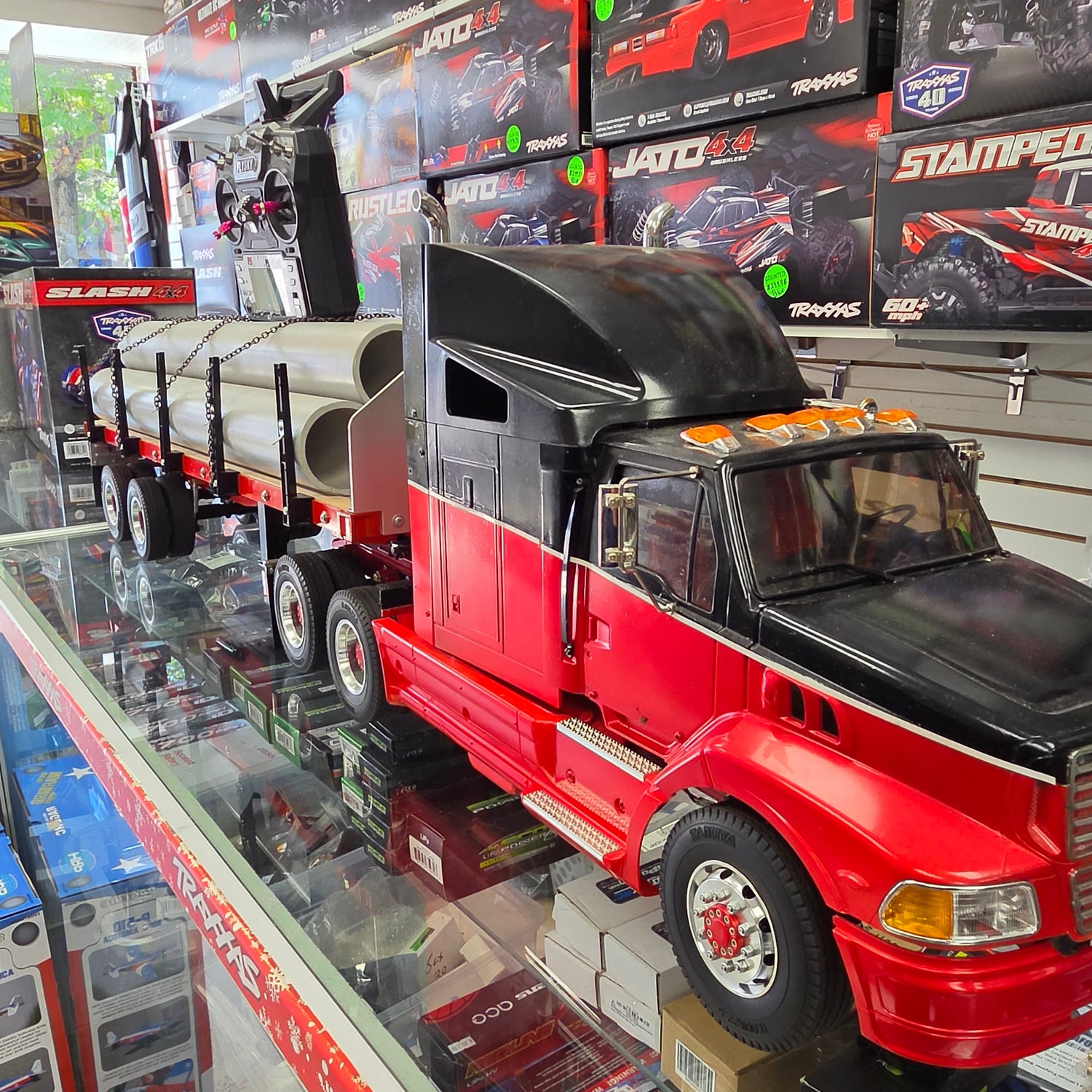 TAMIYA CUSTON KING HAULER W/ REMOTE CONTROL