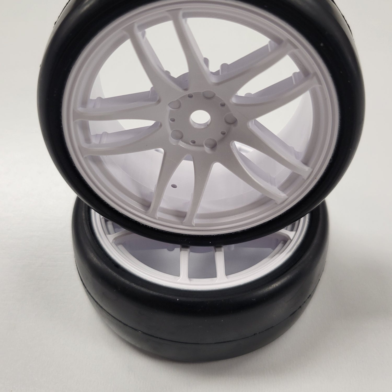 SWEEPS RACING DXE36 WHITE Asphalt TC tire 4pc set Pre-glued 1/10