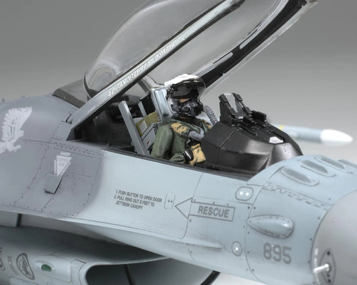 Tamiya TAM61098 1/48 Lockheed Martin F-16CJ Model Kit