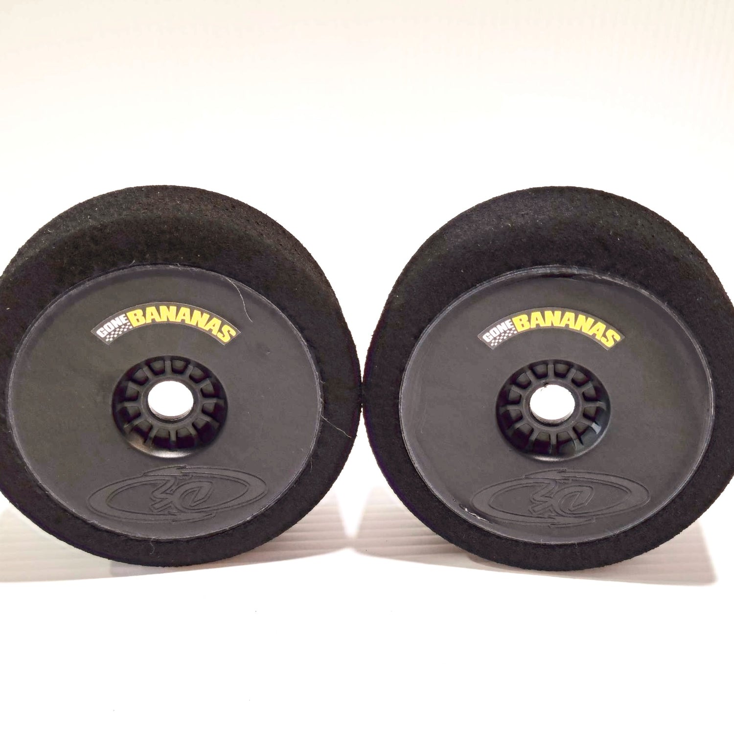 GONE BANANAS DRAG RACING MOUSSES AVEC JANTES NOIRES 30 SHORE