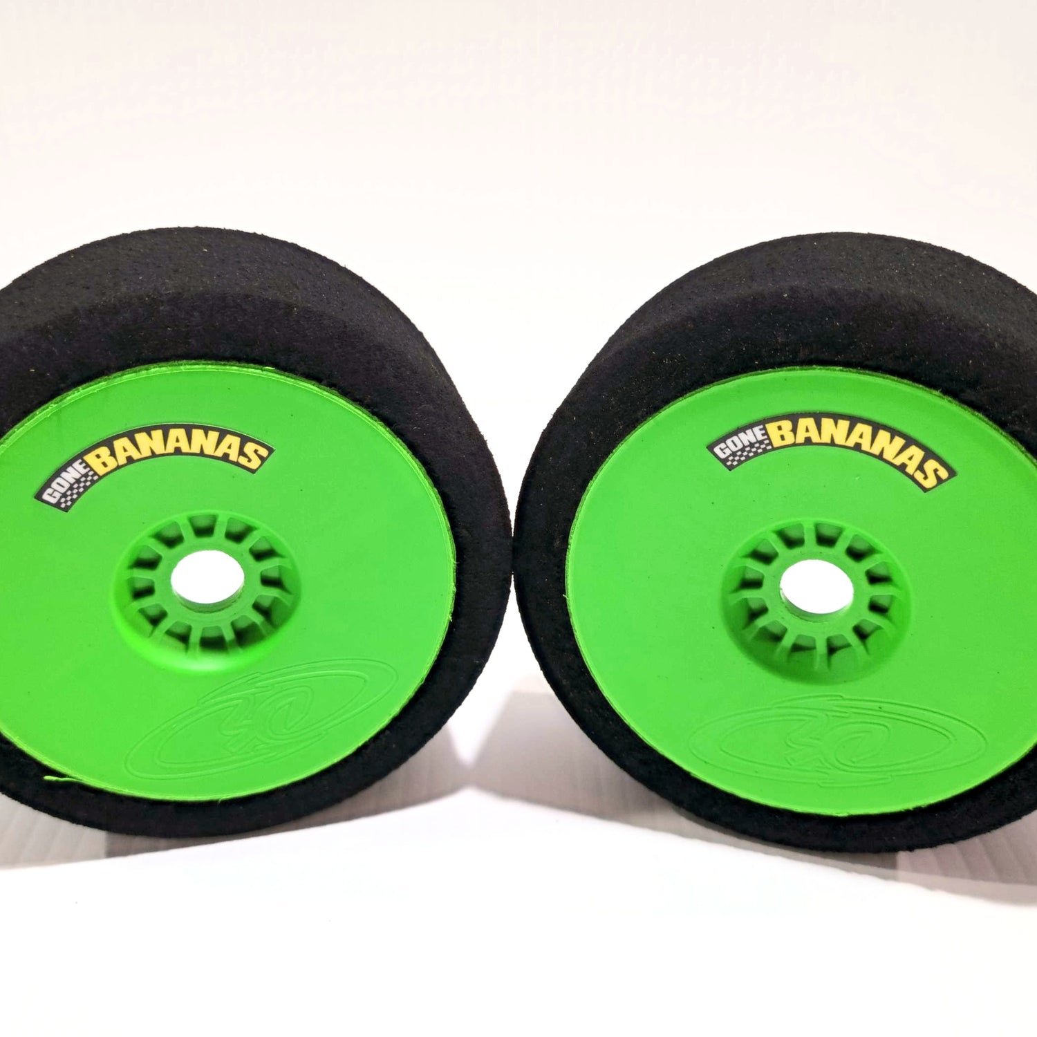 GONE BANANAS DRAG RACING MOUSSES AVEC JANTES VERTES 30 SHORE