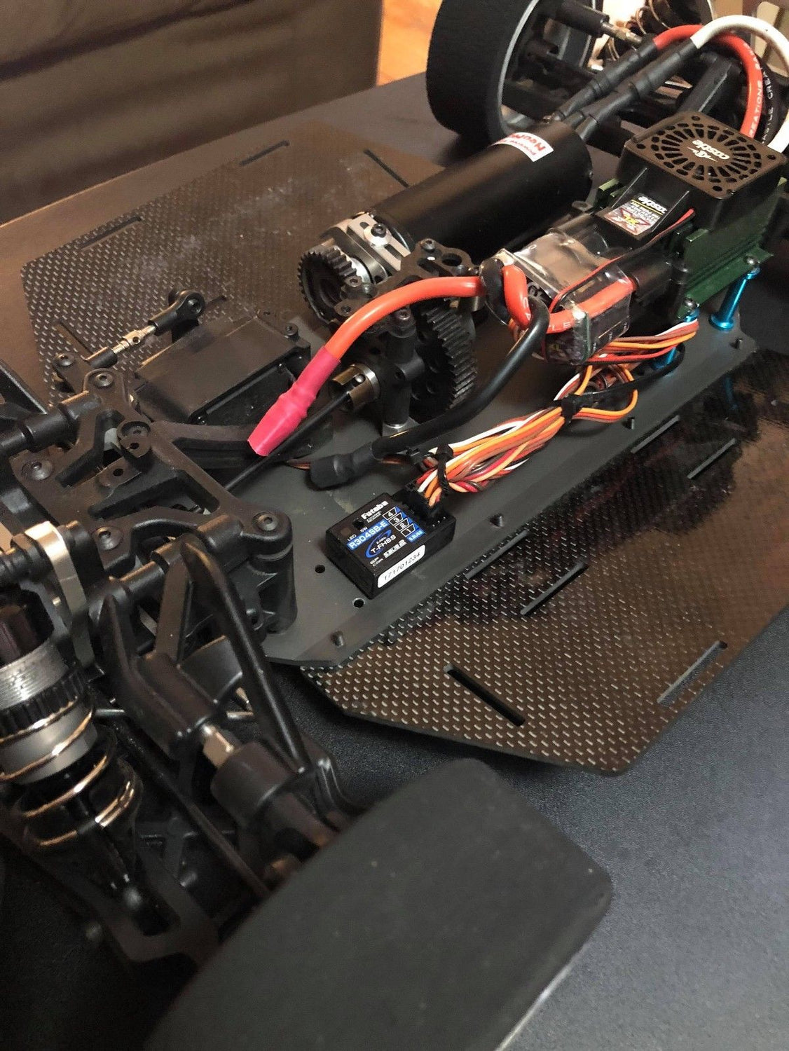 PLATEAU DE BATTERIE EN FIBRE DE CARBONE HOBAO GTB