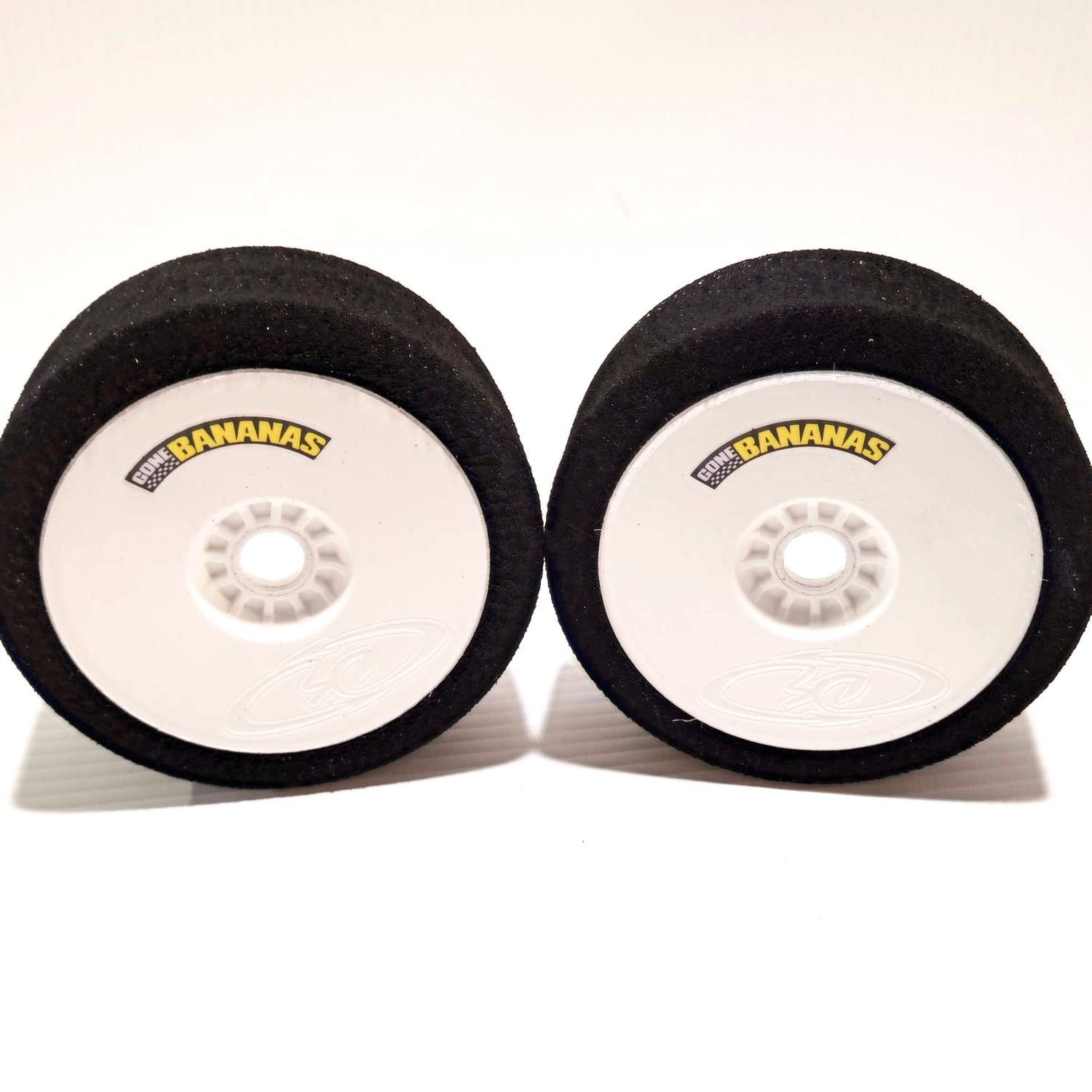 GONE BANANAS DRAG RACING MOUSSES AVEC JANTES BLANCHES 30 SHORE